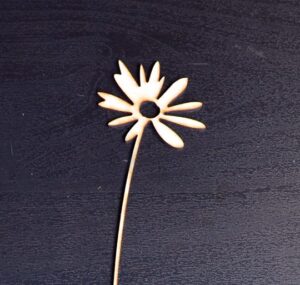 Kwiatek polny ze sklejki – wzór 4