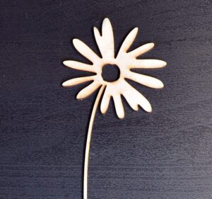 Kwiatek polny ze sklejki – wzór 5